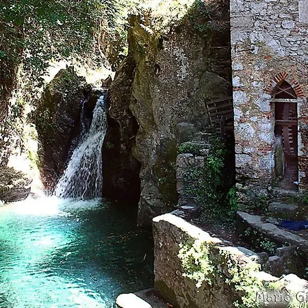 לינה וארוחת בוקר Il Volo 4*